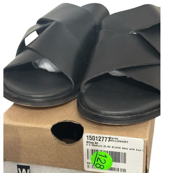 NIB! Clarks Women's Willow Art Leather Flat Black Sandals - Size 6.5 - Picture 10 of 10